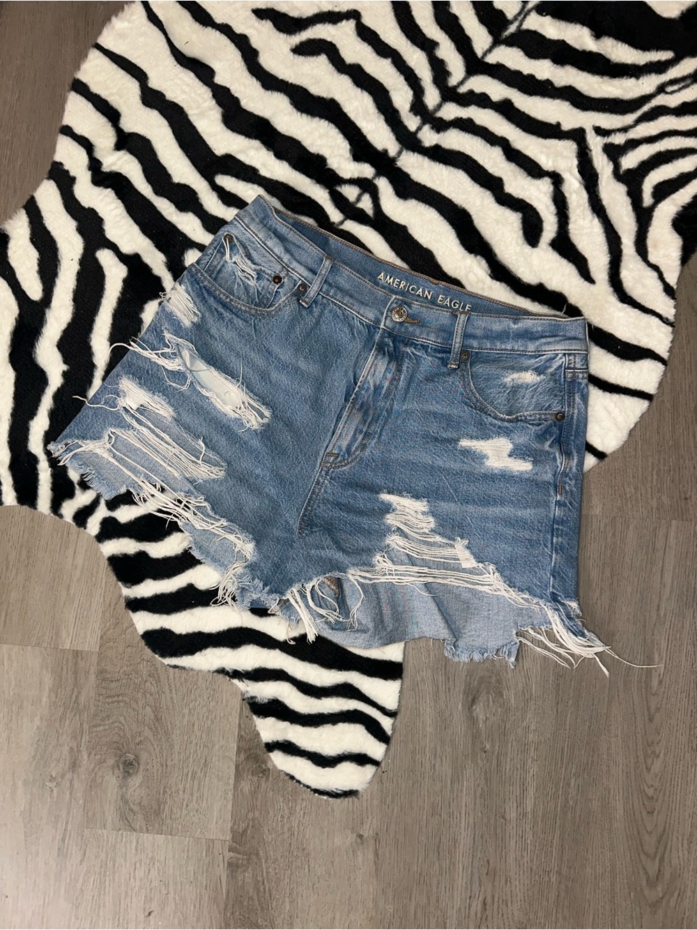 American Eagle Distressed Denim Shorts - Light Blue